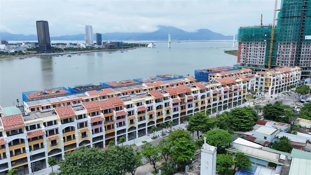 Căn shophouse 3 mặt tiền nổi bật dự án  giá từ cđt sun group