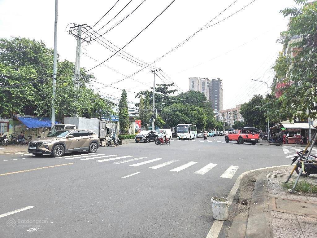 9tỷ900102m2ngang 7x15ngay trường quang trung q4đậu xe hơi thoai mái