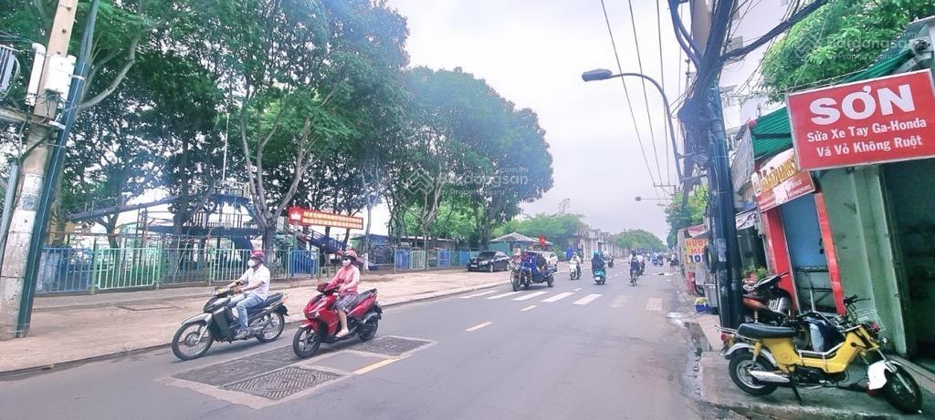 8tỷ6,3x14dtcn 92mtôn thất thuyết q4 thông nhà thờ xóm chiếucó chỗ đậu xe hơi