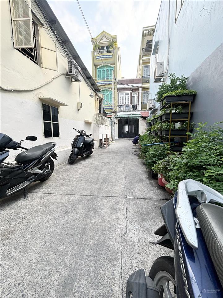 8tỷ6,3x14dtcn 92mtôn thất thuyết q4 thông nhà thờ xóm chiếucó chỗ đậu xe hơi