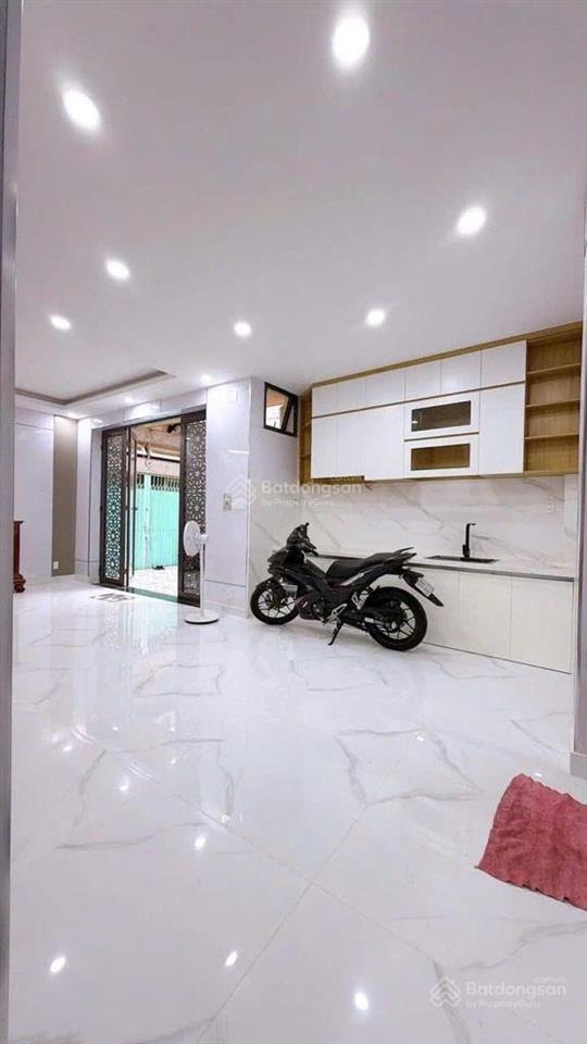 9tỷ30087m2 10pn  gần trường nguyễn trãi q4  cách mt 30m