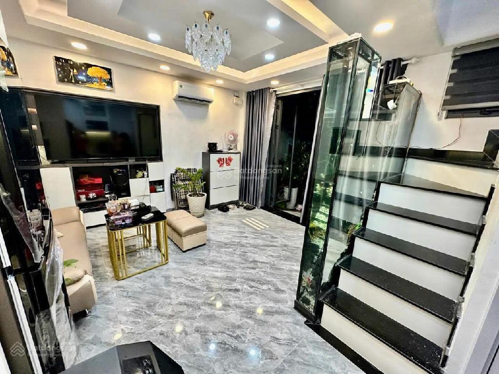 4tỷ300  mặt tiền khánh hội ngang 5m  full nội thất  hàng cực hiếm
