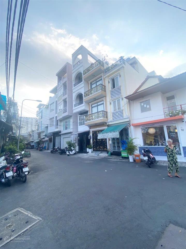 4tỷ300  mặt tiền khánh hội ngang 5m  full nội thất  hàng cực hiếm