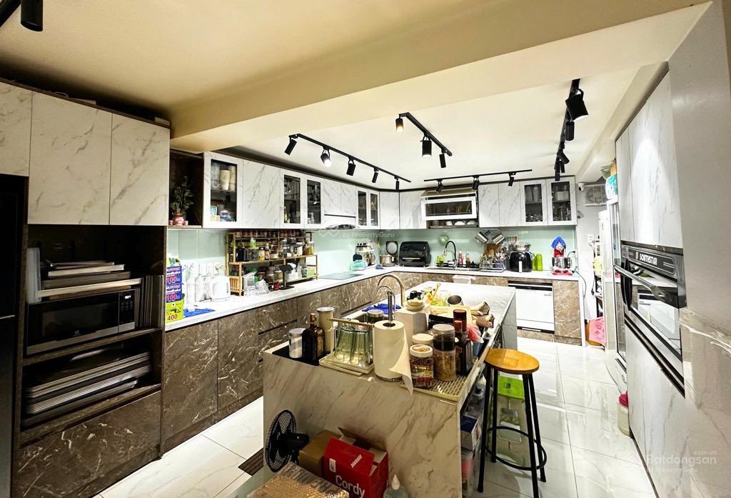 8 tỷ xíu 72m2 ngang 5m 3 tầng khánh hội, q4