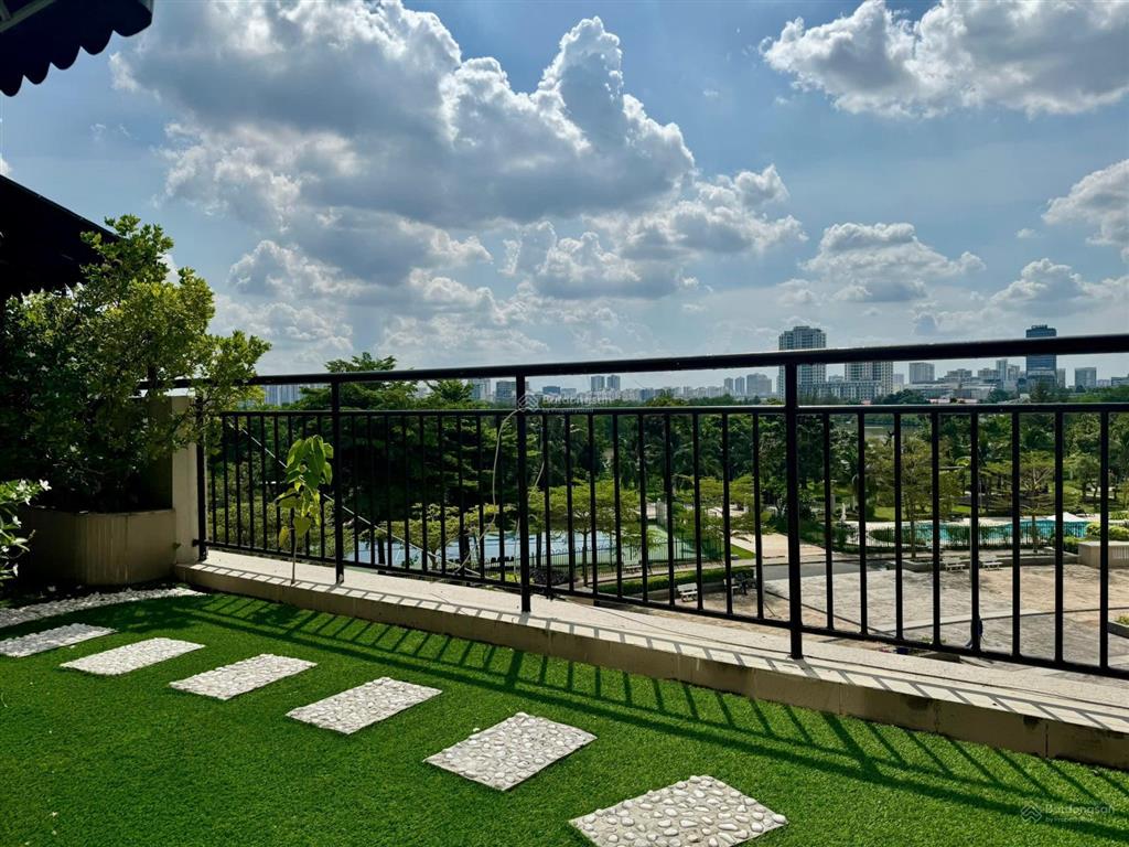 Cho thuê căn hộ chung cư phú mỹ hưng, gần cầu ánh sao,135m2,2pn,2wc,nhà sân vườn thơ mộng view đẹp