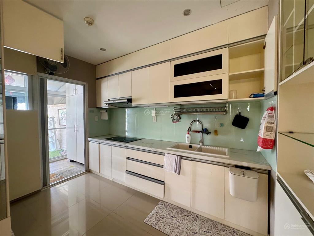 Cho thuê căn hộ chung cư phú mỹ hưng, gần cầu ánh sao,135m2,2pn,2wc,nhà sân vườn thơ mộng view đẹp