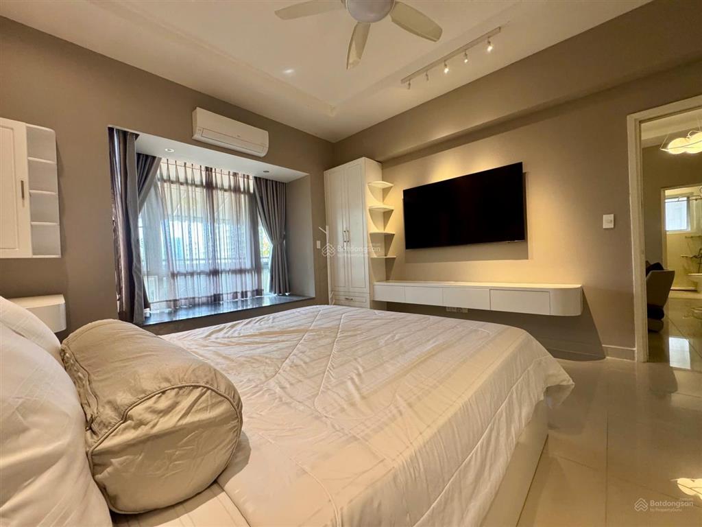 Cho thuê căn hộ chung cư phú mỹ hưng, gần cầu ánh sao,135m2,2pn,2wc,nhà sân vườn thơ mộng view đẹp