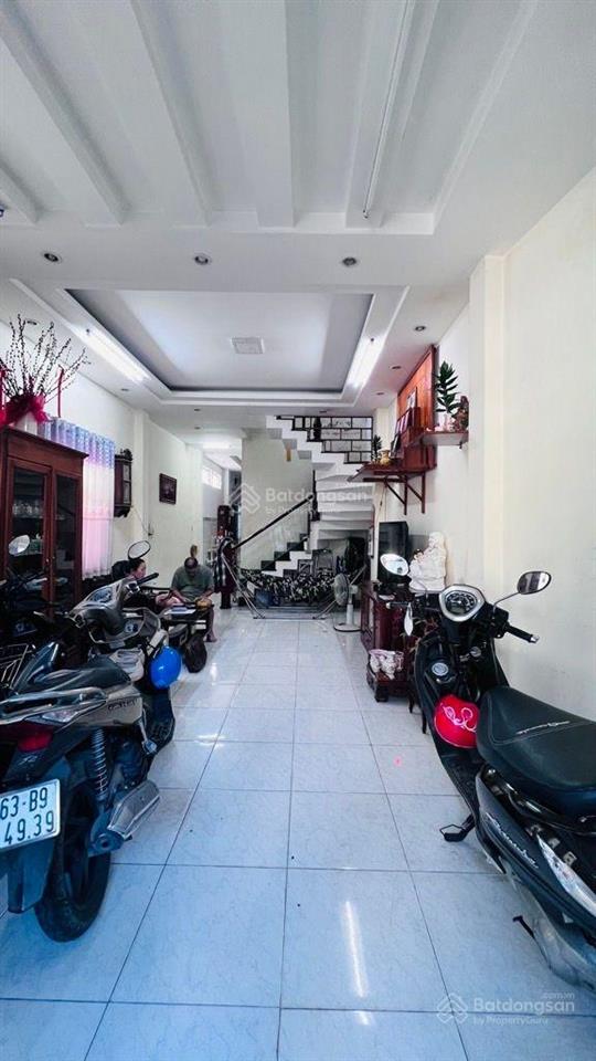 4 tỷ hơn  cách trường đh tôn đức thắng 500m, dt 4 x 17  3pn  hxh đỗ cửa