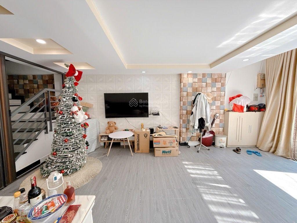 Nhà mới 3 tầng hàng sớm khu him lam q.7  4.8x9 hxh shr  6,x tỷ