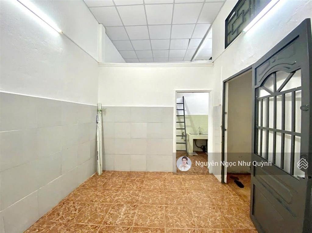 Bán gấp! nhà 2 tầng  kdc him lam quận 7 dt 60m2 (nh8m)4pn  4 tỷ nhĩnh