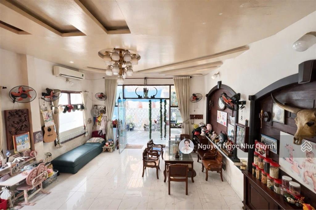 Chính chủ. 5,x tỷ quận 7, nhà 3 tầng đẹp, dt 65m2, 4pn, gần đh marketing, shr