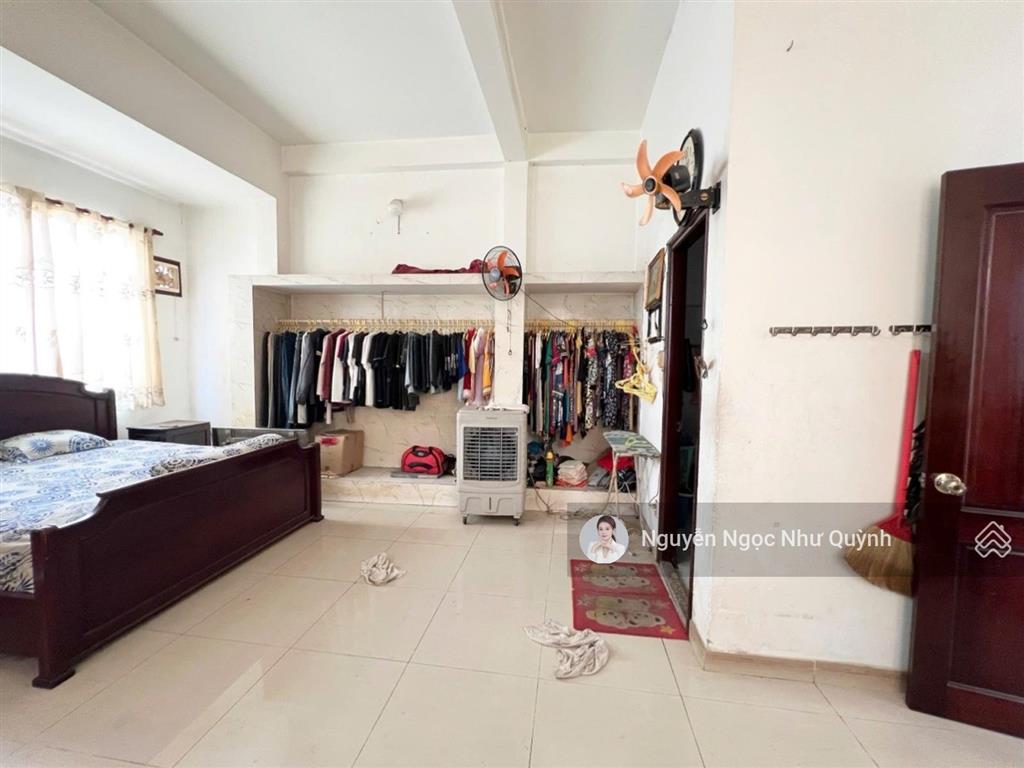 Chính chủ. 5,x tỷ quận 7, nhà 3 tầng đẹp, dt 65m2, 4pn, gần đh marketing, shr