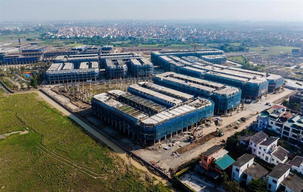 Gấp bán nhà hoàng quốc việt kéo dài 5 tầng, mt 5m, giá cực tốt chỉ hơn 15 tỷ, không quy hoạch