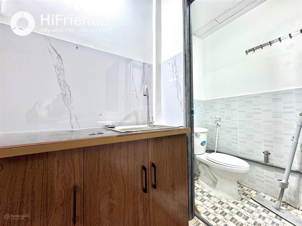 Cho thuê phòng cửa sổ, wc riêng giá 4.2 tr tại cmt8 sẵn máy lạnh, tủ quần áo có thể dọn vào ở ngay