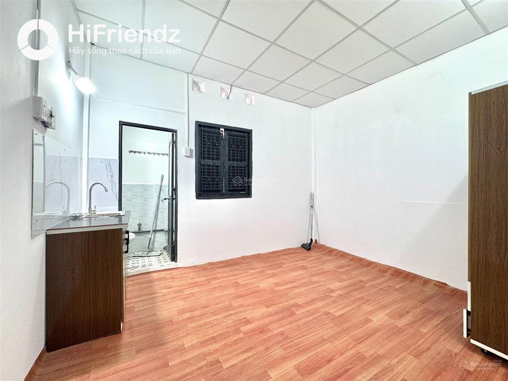 Cho thuê phòng cửa sổ, wc riêng giá 4.2 tr tại cmt8 sẵn máy lạnh, tủ quần áo có thể dọn vào ở ngay