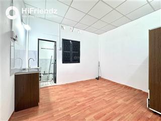 Cho thuê phòng cửa sổ, wc riêng giá 4.2 tr tại cmt8 sẵn máy lạnh, tủ quần áo có thể dọn vào ở ngay