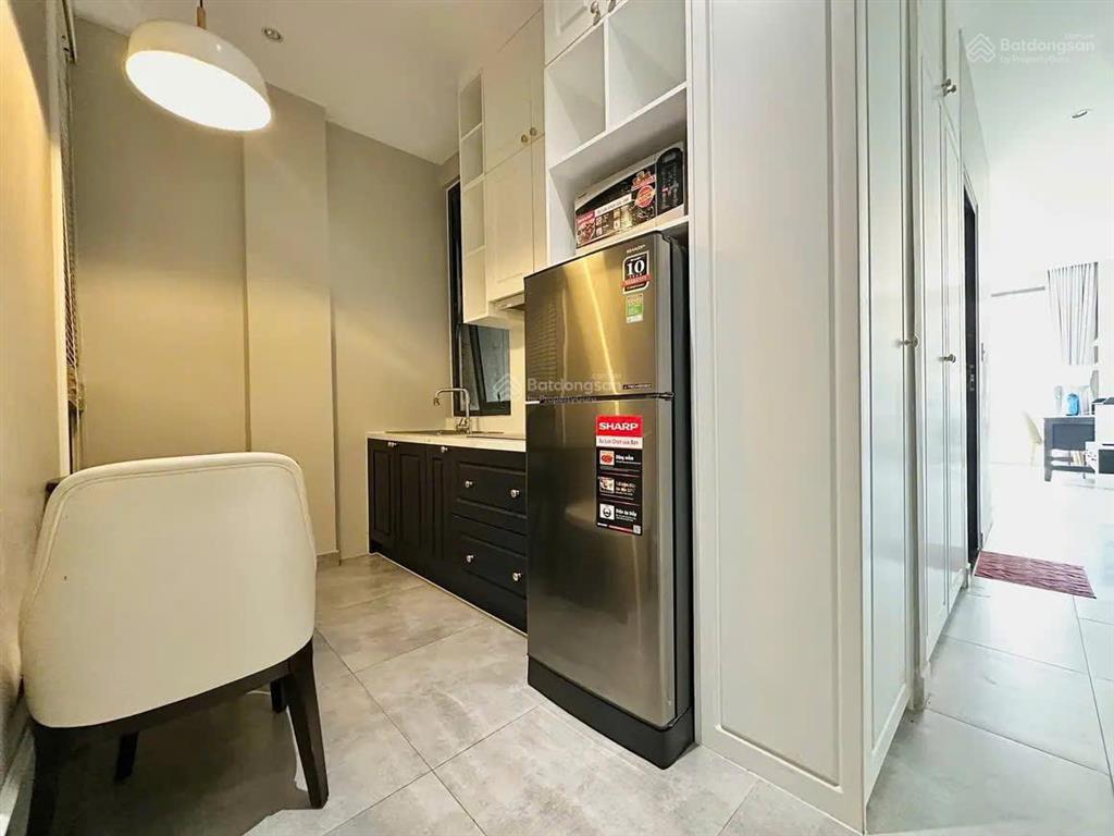 1 phòng ngủ + 1 phòng khách riêng biệt 42m2 ngay tại phố ẩm thực sát bên cầu bông q1q3