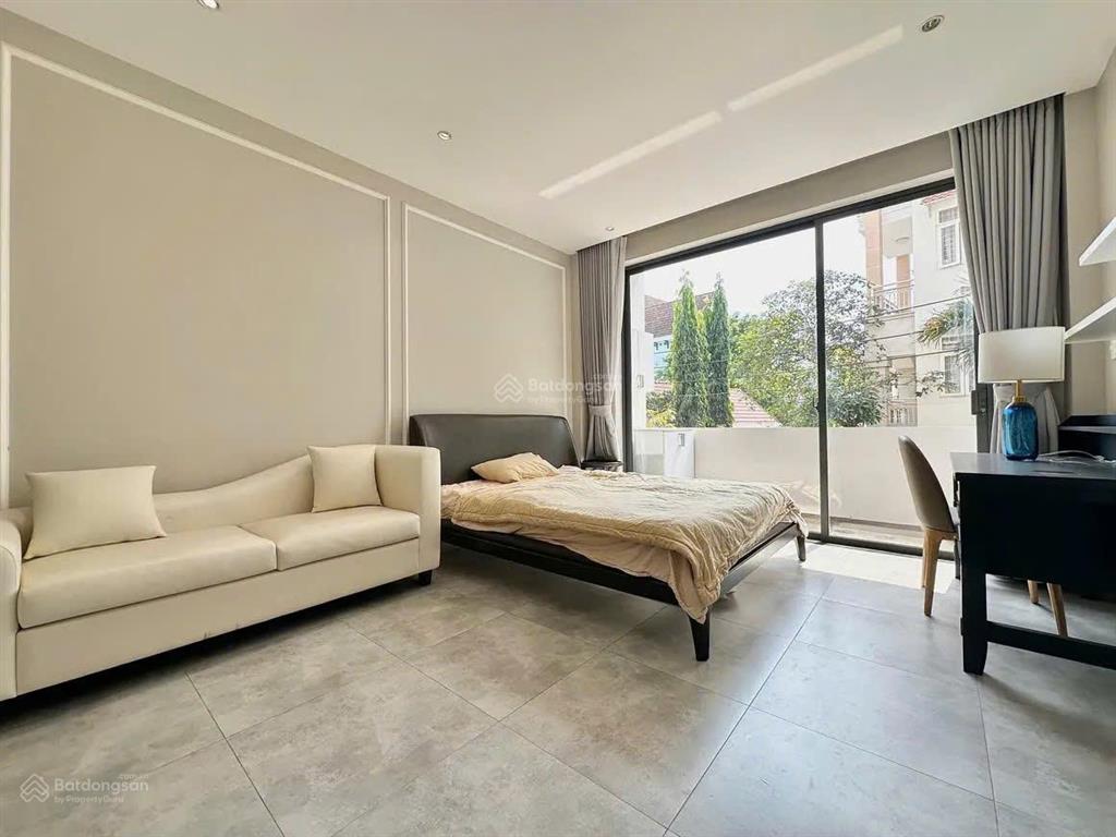 1 phòng ngủ + 1 phòng khách riêng biệt 42m2 ngay tại phố ẩm thực sát bên cầu bông q1q3