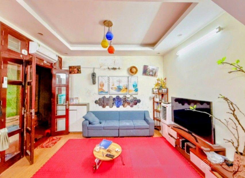 Mình cần bán nhà nguyễn khang, cầu giấy 36m2 hơn 8 tỷ, ngõ ba gác, xe máy tránh, có sân riêng để xe