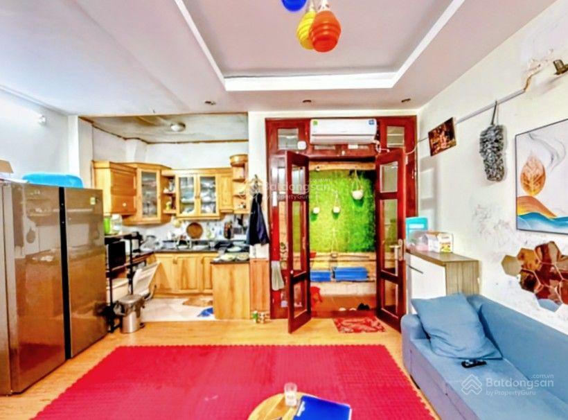 Mình cần bán nhà nguyễn khang, cầu giấy 36m2 hơn 8 tỷ, ngõ ba gác, xe máy tránh, có sân riêng để xe