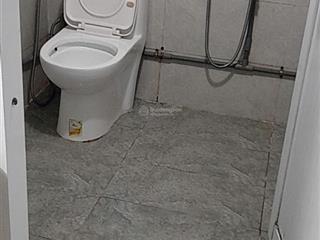 Cần cho thuê căn hộ dịch vụ ở chung cư 12 võ văn kiệt. có phòng ngủ. có bếp, có nhà vệ sinh