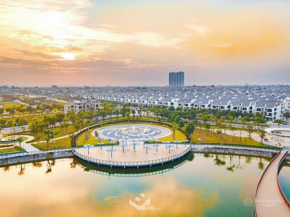 Cho thuê gấp biệt thự an quý villa 230 m2, đối diện công viên làm văn phòng, viện dưỡng lão.