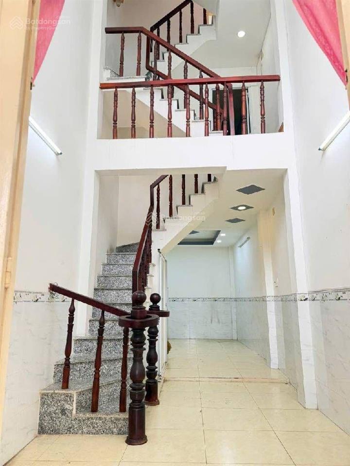 Nhà trung tâm quận 8 sát vách q1  4 tang hoàn công đầy đủ vô ở ngay.dt  3 x 12nhà 1 trệt lưng lầu