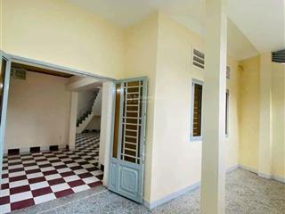 Bán nhà 1/ ngay chợ thủ đức 104m2  ngang 6m  xây 2 tầng đúc btct  shr  chỉ 4,6 tỷ