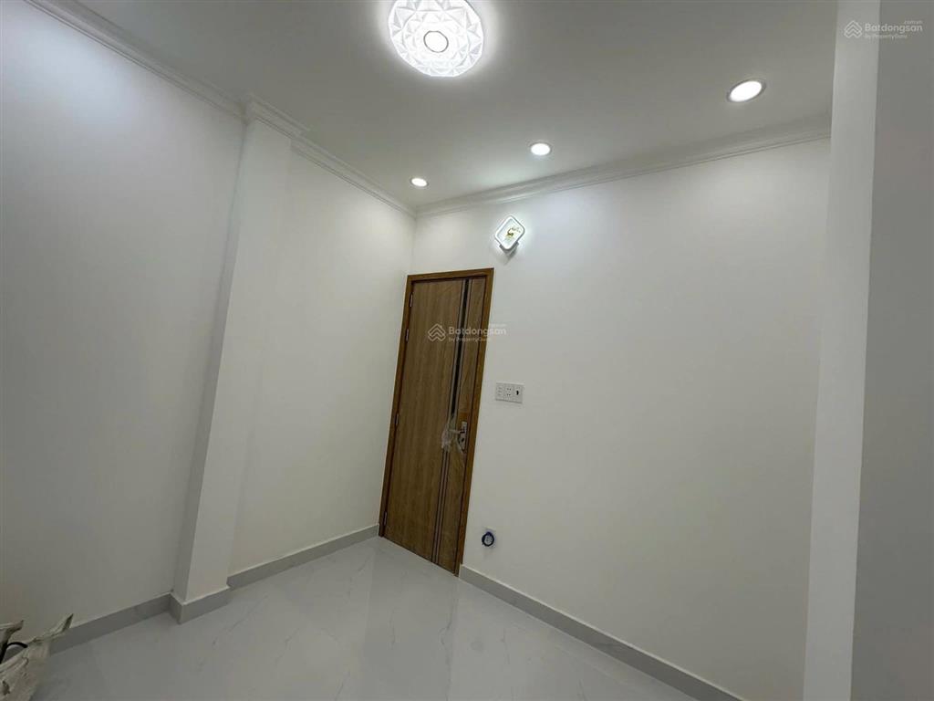 Bán nhà mới mặt tiền kinh doanh đường tạ quang bửu phường 3 quận 8