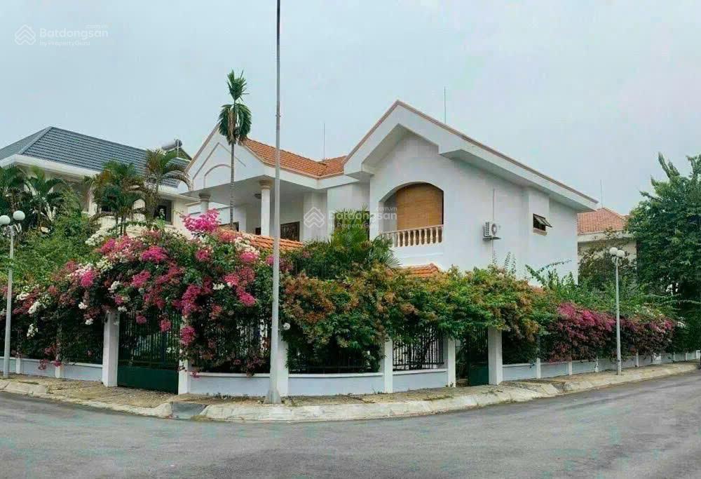 Biệt thự sân vườn góc 2 mt khu vip 61 trần não, an khánh, quận 2, dt 25x28m  3 tầng  giá 128 tỷ