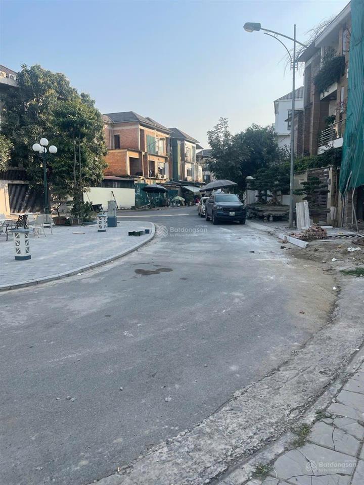 Cơ hội đầu tư hot, biệt thự tân cổ điển 235m2x4 tầng, thang máy, thành phố giao lưu, phạm văn đồng