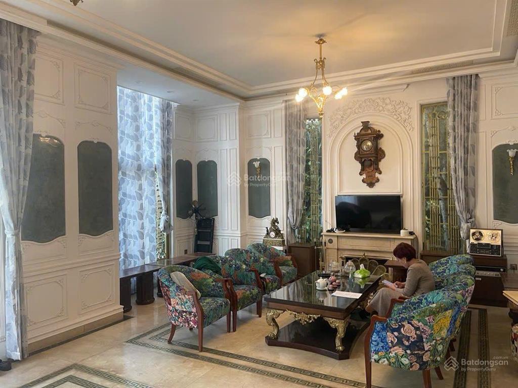 Cơ hội đầu tư hot, biệt thự tân cổ điển 235m2x4 tầng, thang máy, thành phố giao lưu, phạm văn đồng