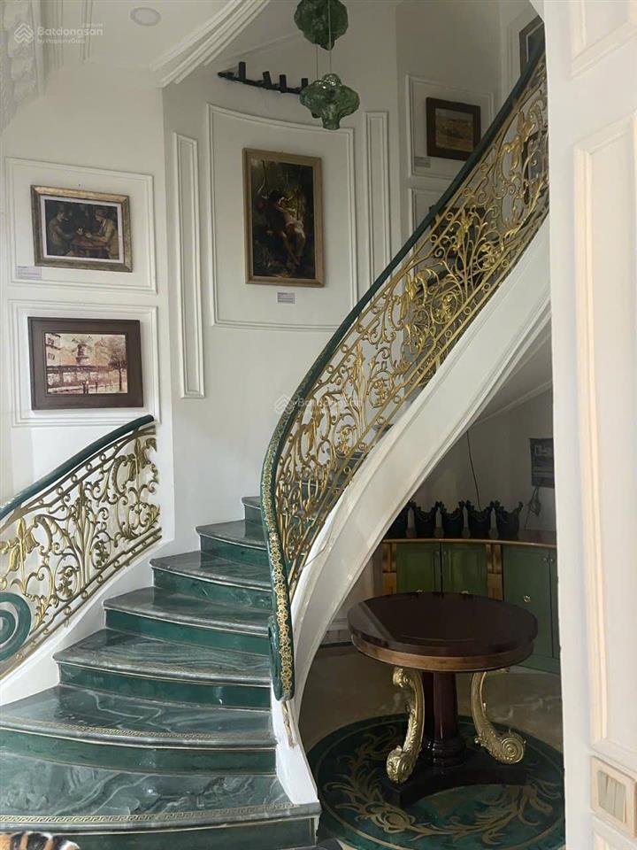 Cơ hội đầu tư hot, biệt thự tân cổ điển 235m2x4 tầng, thang máy, thành phố giao lưu, phạm văn đồng