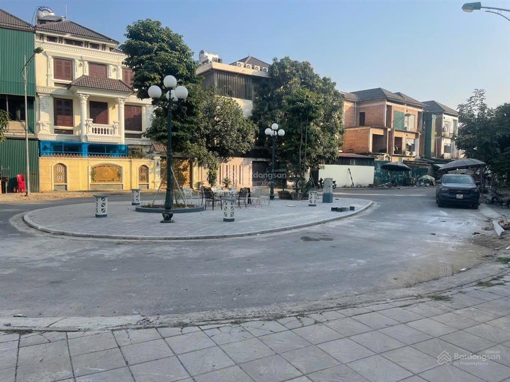 Cơ hội đầu tư hot, biệt thự tân cổ điển 235m2x4 tầng, thang máy, thành phố giao lưu, phạm văn đồng