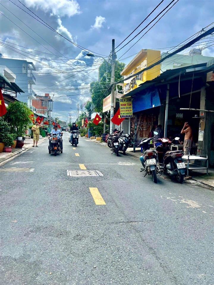 Bán nhà (6x25) mặt tiền đường hiệp thành 6, đoạn gần đường nguyễn ảnh thủ  chợ hiệp thành