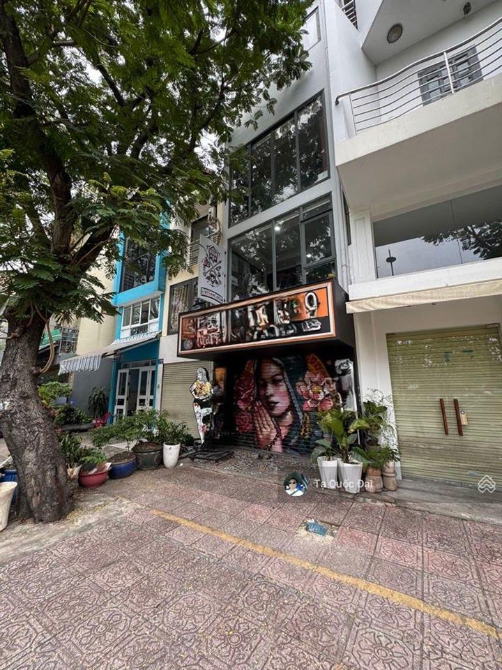 Quận 1  mt hoàng sa  21.8m2  11.5 tỷ  lề 8m  2 mặt tiền  4 tầng