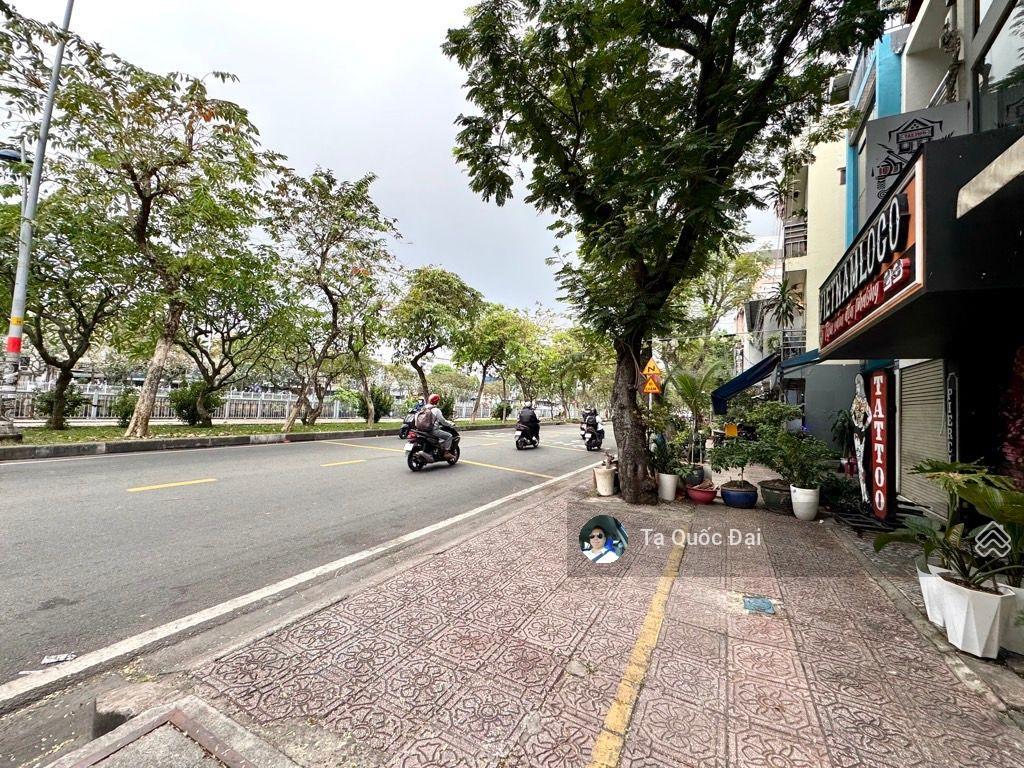 Quận 1  mt hoàng sa  21.8m2  11.5 tỷ  lề 8m  2 mặt tiền  4 tầng