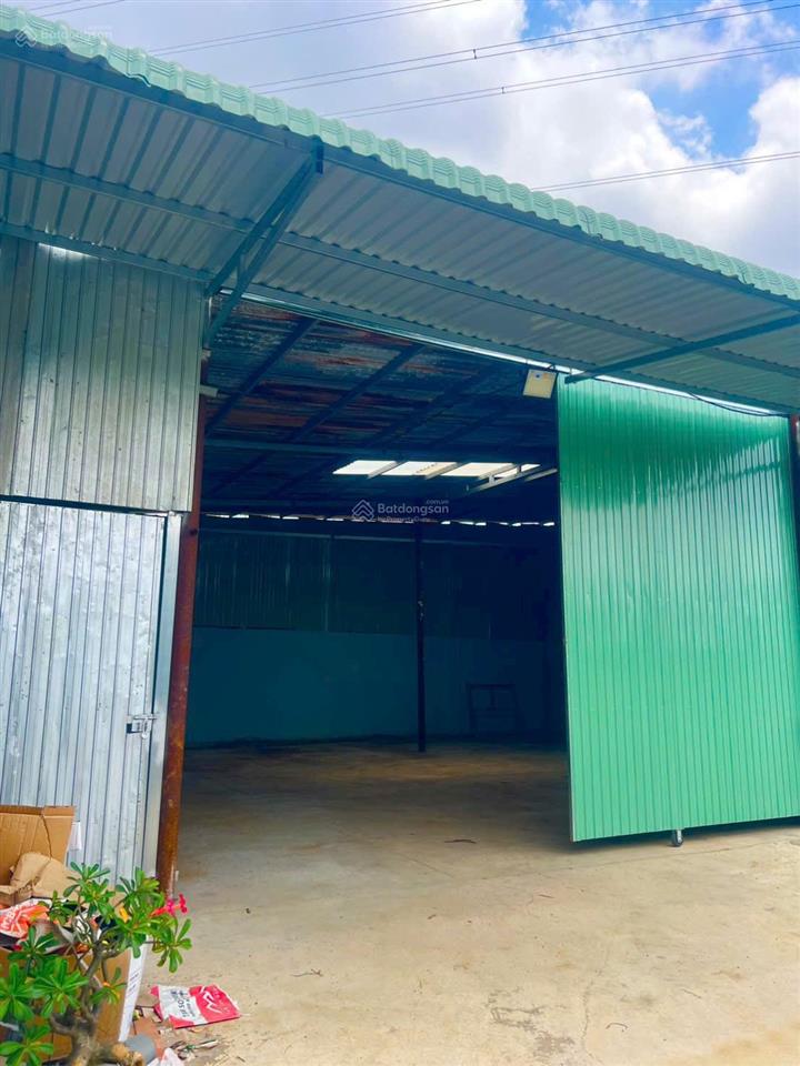Cho thuê kho khuôn viên 450m2, xưởng hơn 200m2, có văn phòng điện nước wc riêng biệt. xin cảm ơn!