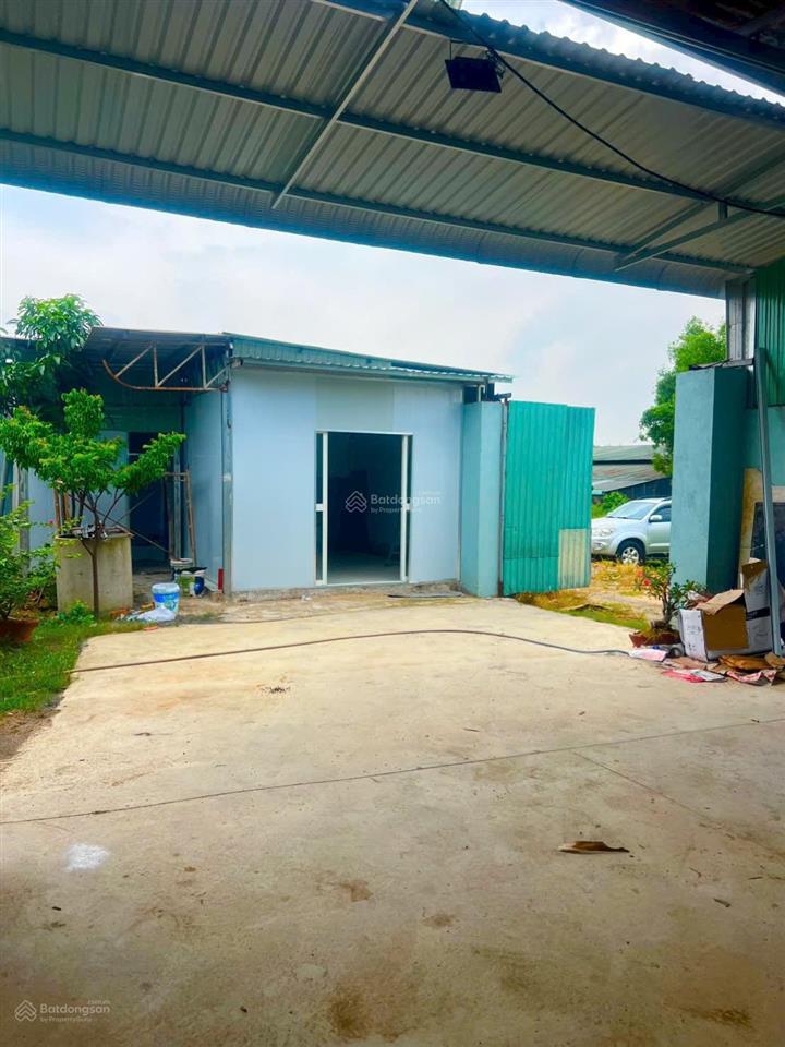 Cho thuê kho khuôn viên 450m2, xưởng hơn 200m2, có văn phòng điện nước wc riêng biệt. xin cảm ơn!