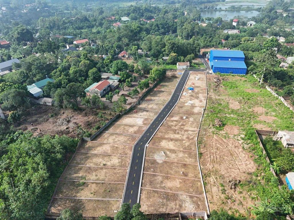 Bán đất nền cẩm lĩnh ba vì, ngay hồ suối hai, xe bus trước đất, dt 100m², sổ đỏ full thổ cư.