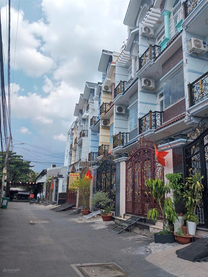 Nhà đẹp an dương vương quận 8
 hẻm ô tô vào tận cửa  4pn  sân thượng  7,x tỷ.