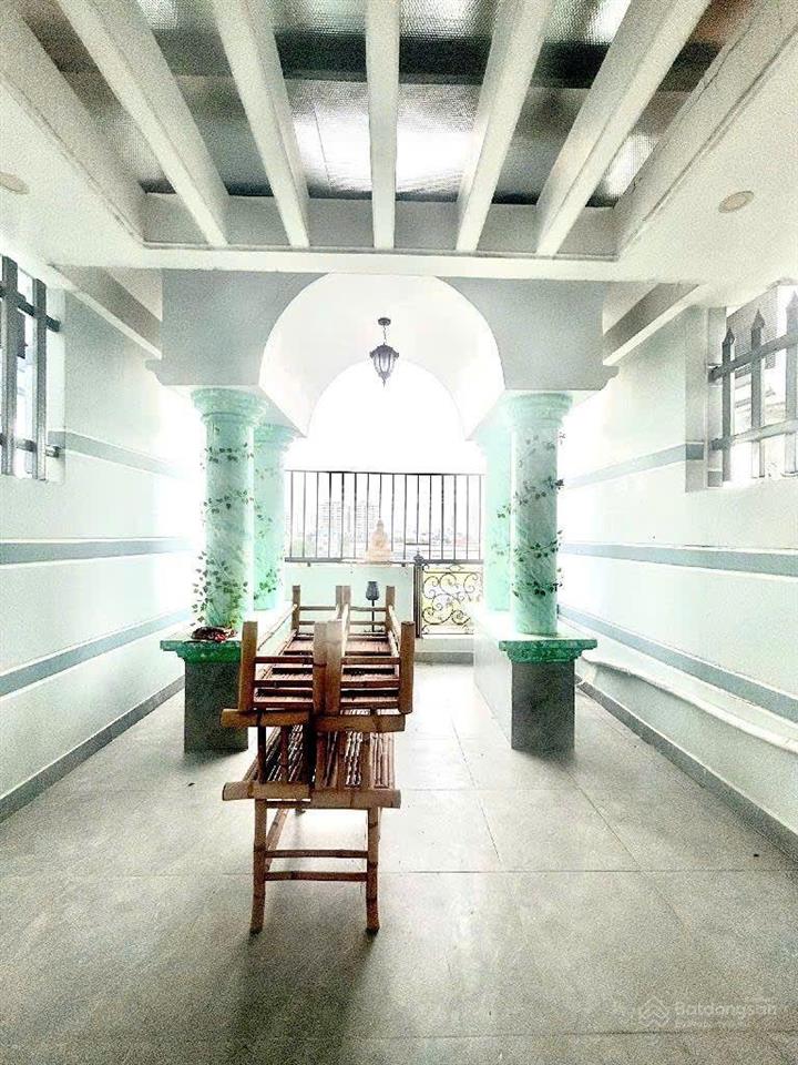 Nhà đẹp an dương vương quận 8
 hẻm ô tô vào tận cửa  4pn  sân thượng  7,x tỷ.