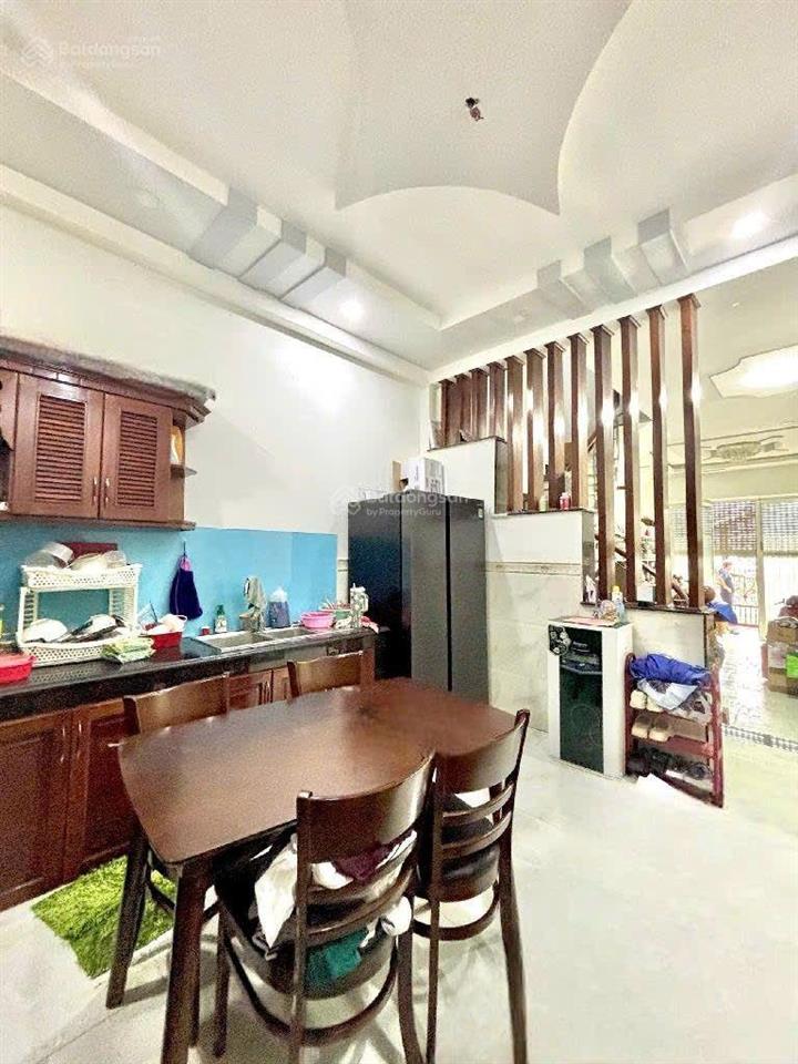 Nhà đẹp an dương vương quận 8
 hẻm ô tô vào tận cửa  4pn  sân thượng  7,x tỷ.