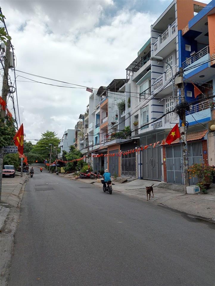 Nhà đẹp an dương vương quận 8
 hẻm ô tô vào tận cửa  4pn  sân thượng  7,x tỷ.