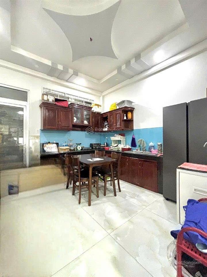 Nhà đẹp an dương vương quận 8
 hẻm ô tô vào tận cửa  4pn  sân thượng  7,x tỷ.