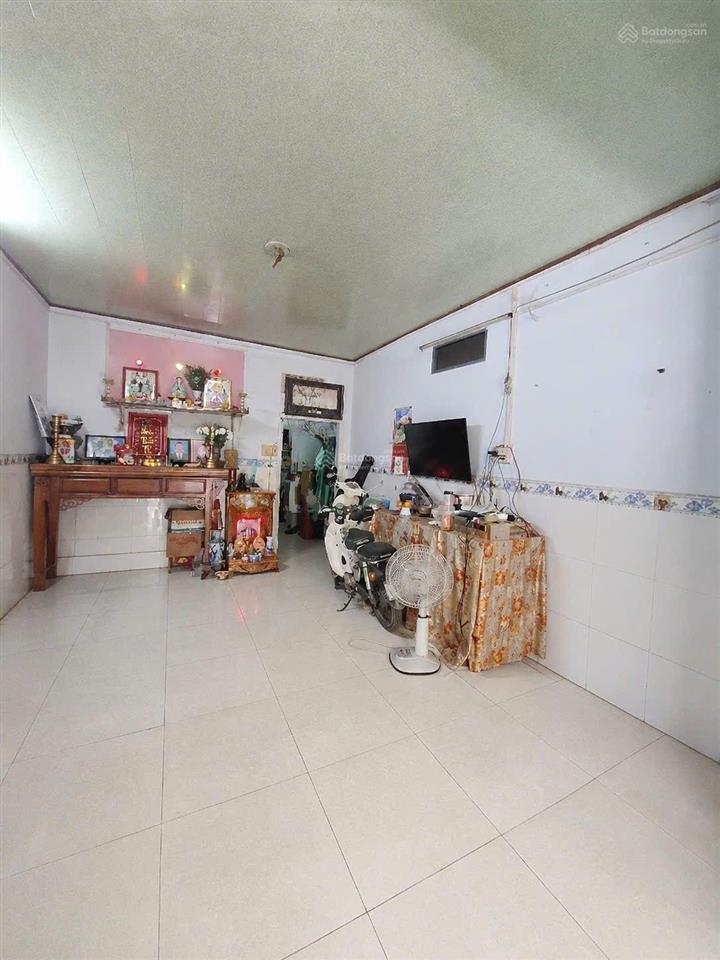 Nhà phạm văn chí  quận 6  68m2  3 tầng  4 phòng ngủ  hẻm xe hơi  6.x tỷ