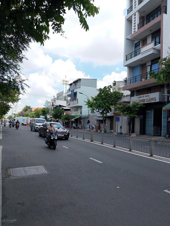 Nhà phạm văn chí  quận 6  68m2  3 tầng  4 phòng ngủ  hẻm xe hơi  6.x tỷ