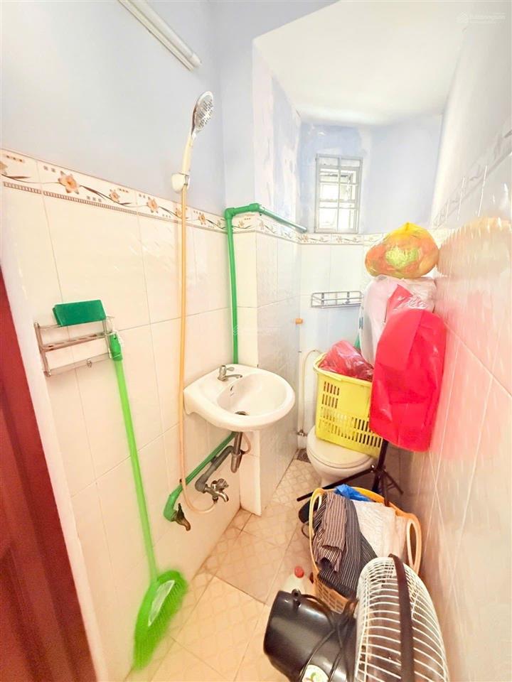 Nhà lò gốm  quận 6  3 tầng  hẻm xe hơi tới nhà  vài bước ra đường lớn  23m2  3.x tỷ.