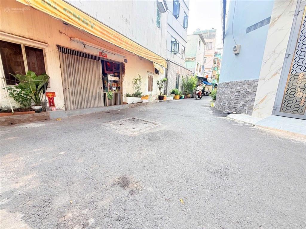 Nhà lò gốm  quận 6  3 tầng  hẻm xe hơi tới nhà  vài bước ra đường lớn  23m2  3.x tỷ.