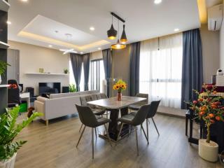 Chính chủ bán căn hộ 3pn+2wc khu emerald, dt 104m2, full nội thất cao cấp, giá 7 tỷ, view nội khu